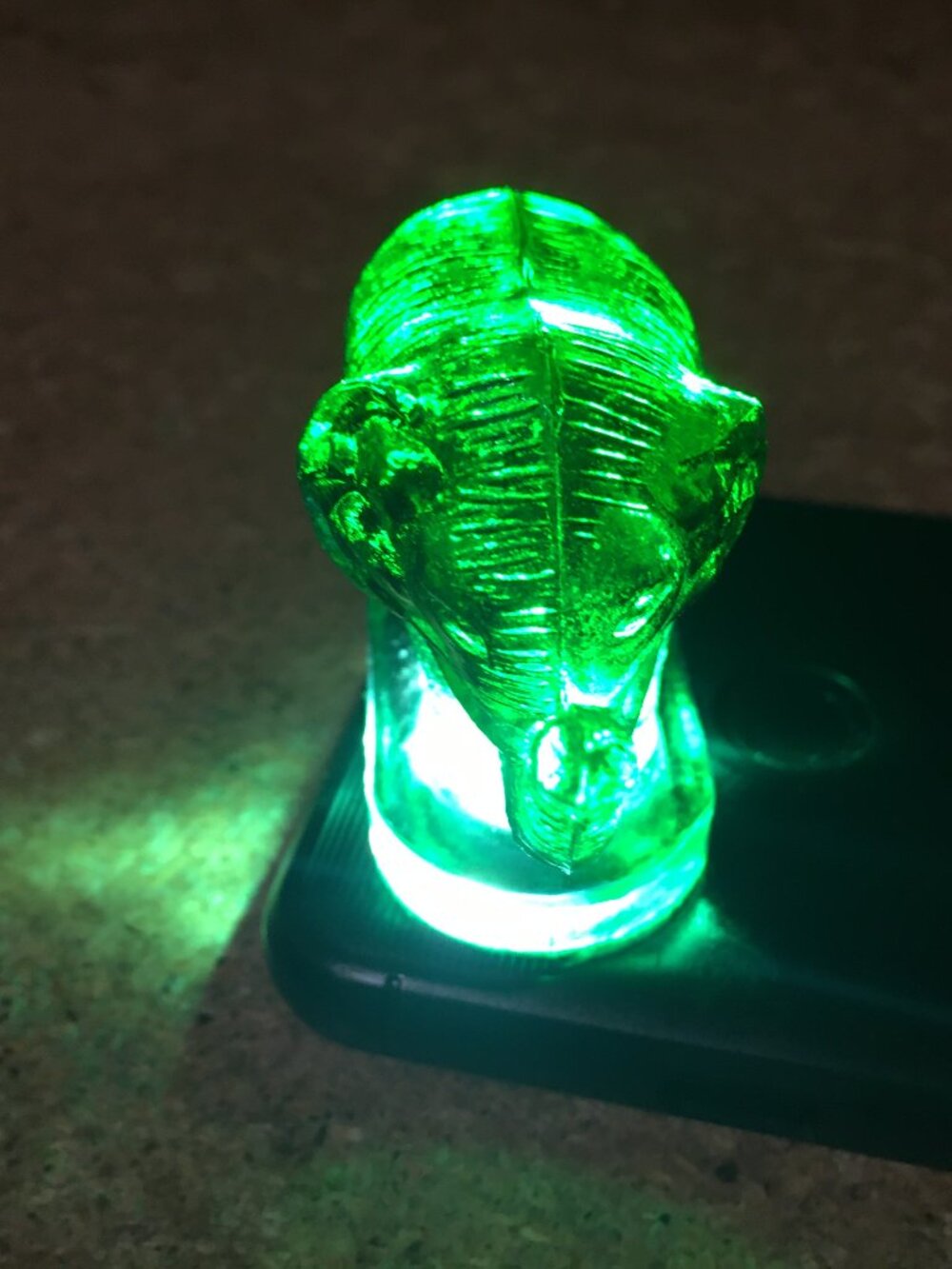VINTAGE 80S MOSSER GREEN ART GLASS TRUNK UP ELEPHANT LUCKY FIGURINE - Picture 7 of 7